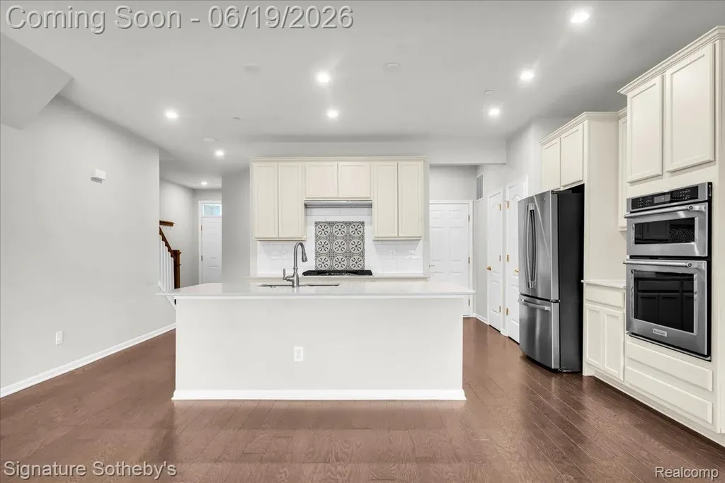 319 Strawberry Drive Rochester Hills City MI 48307