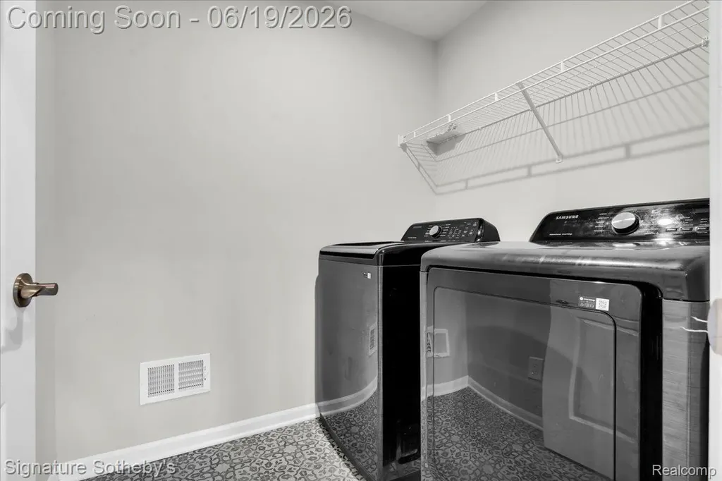 319 Strawberry Drive Rochester Hills City MI 48307