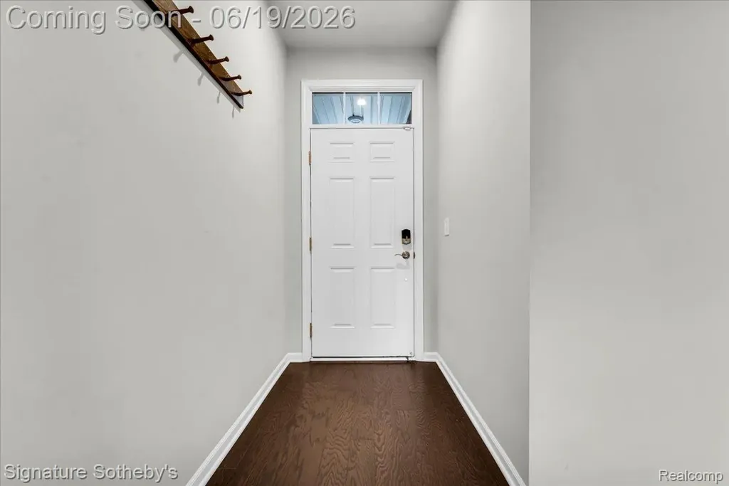 319 Strawberry Drive Rochester Hills City MI 48307