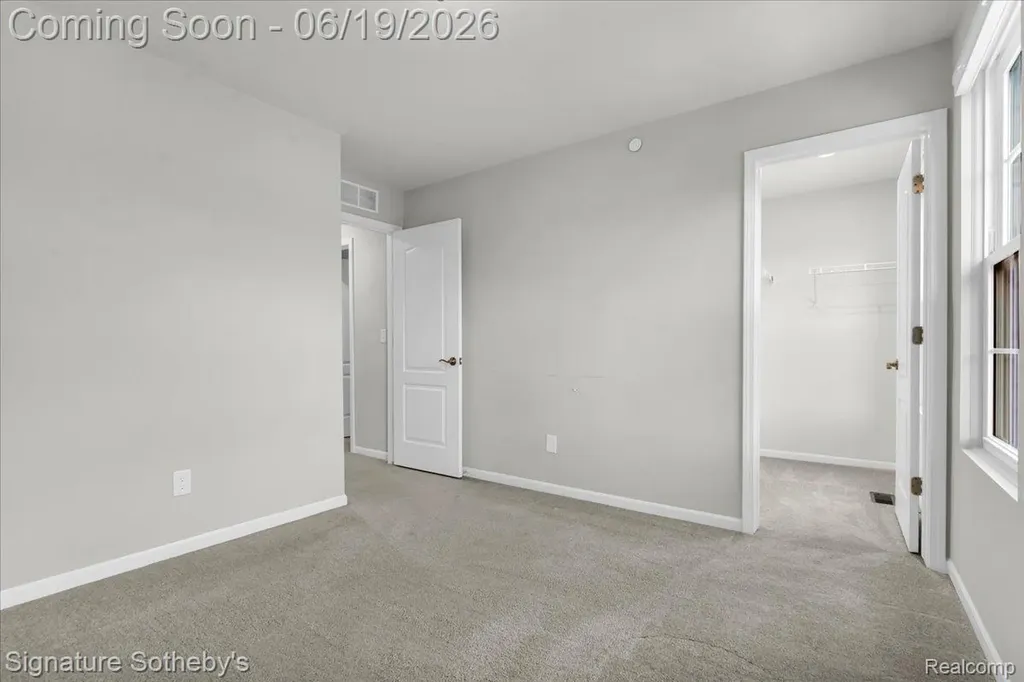 319 Strawberry Drive Rochester Hills City MI 48307