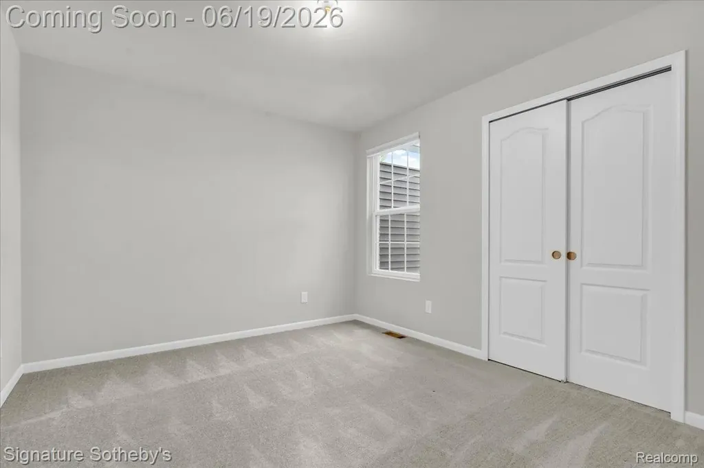 319 Strawberry Drive Rochester Hills City MI 48307