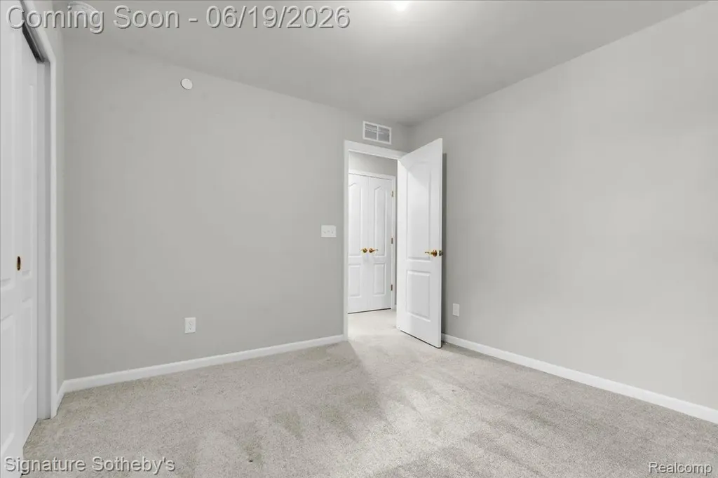 319 Strawberry Drive Rochester Hills City MI 48307