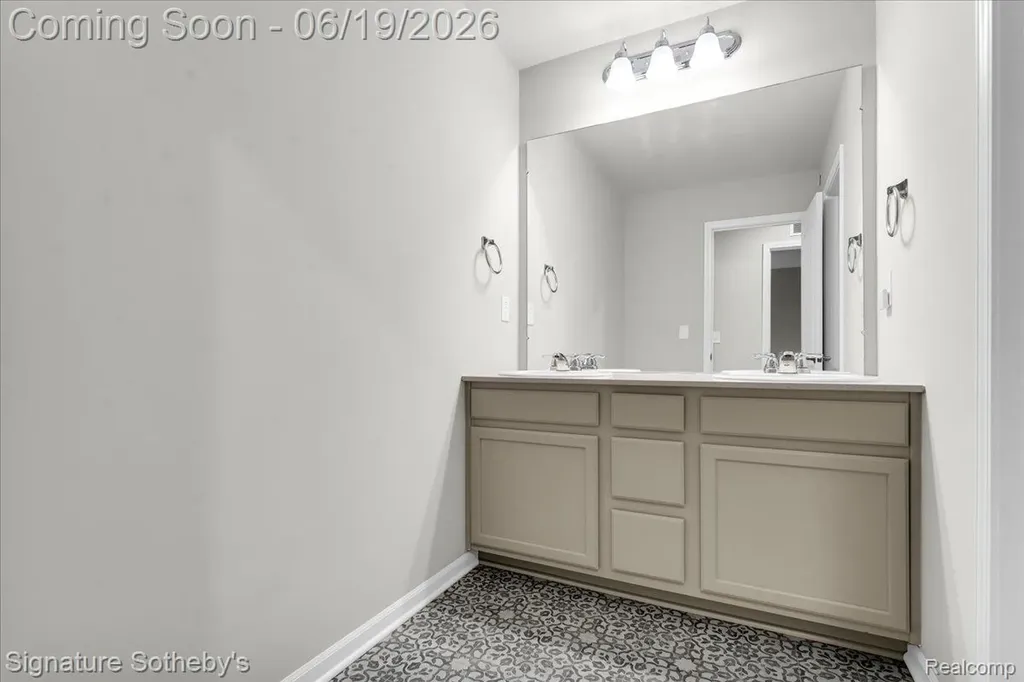 319 Strawberry Drive Rochester Hills City MI 48307