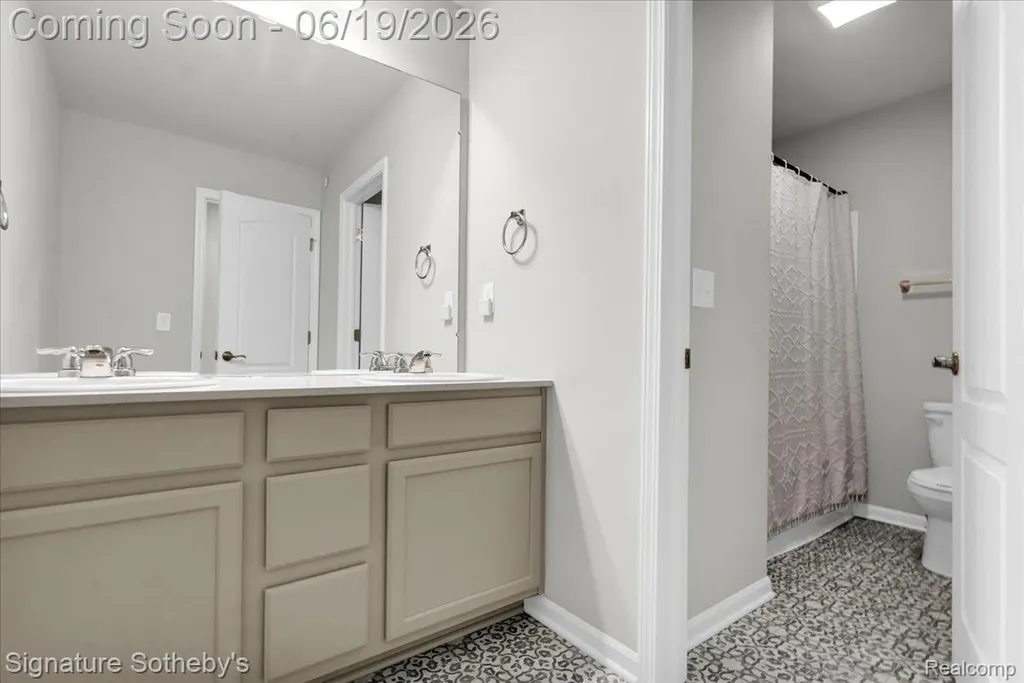 319 Strawberry Drive Rochester Hills City MI 48307