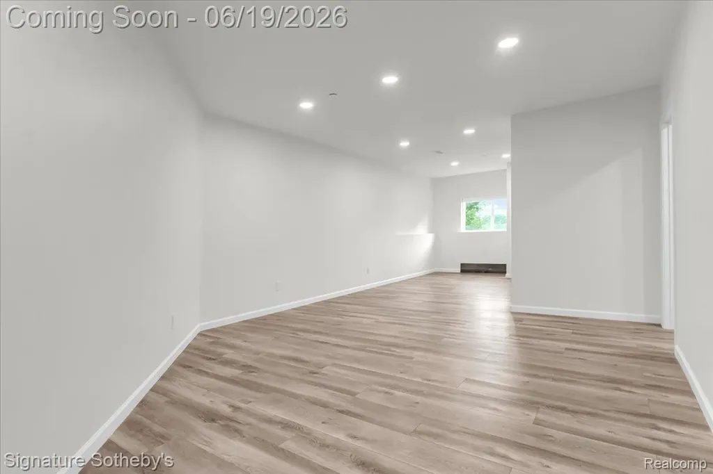 319 Strawberry Drive Rochester Hills City MI 48307