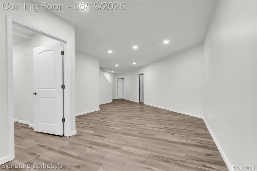 319 Strawberry Drive Rochester Hills City MI 48307