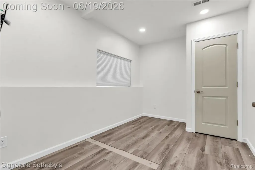 319 Strawberry Drive Rochester Hills City MI 48307