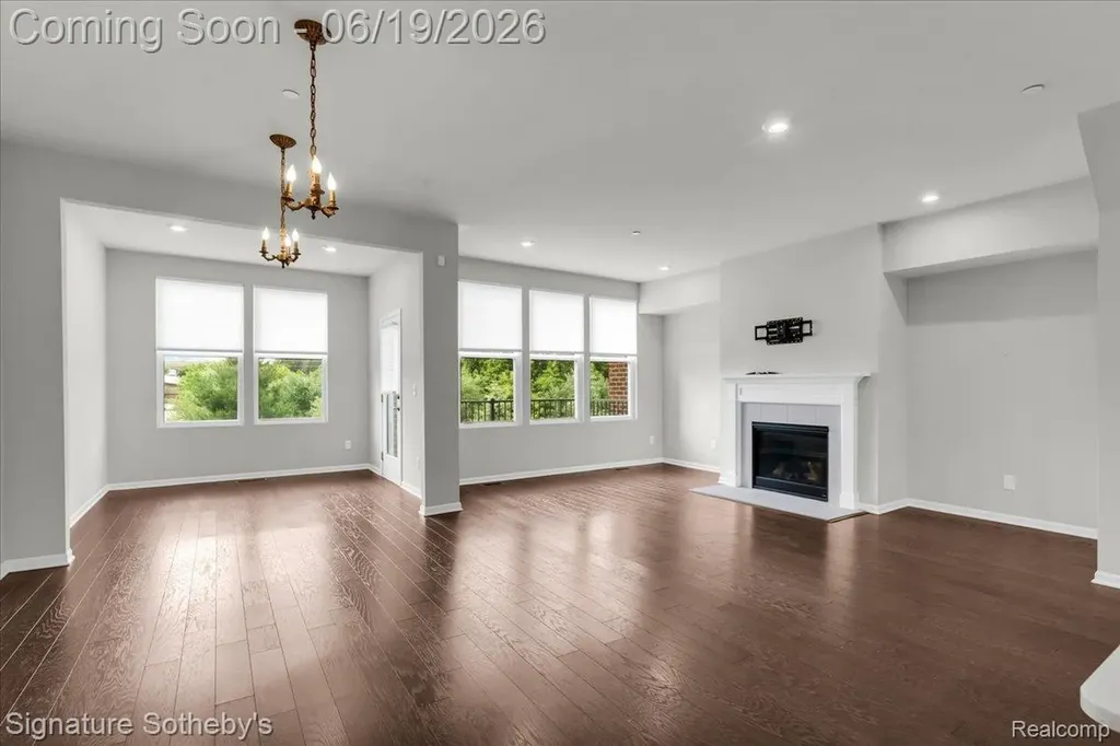 319 Strawberry Drive Rochester Hills City MI 48307
