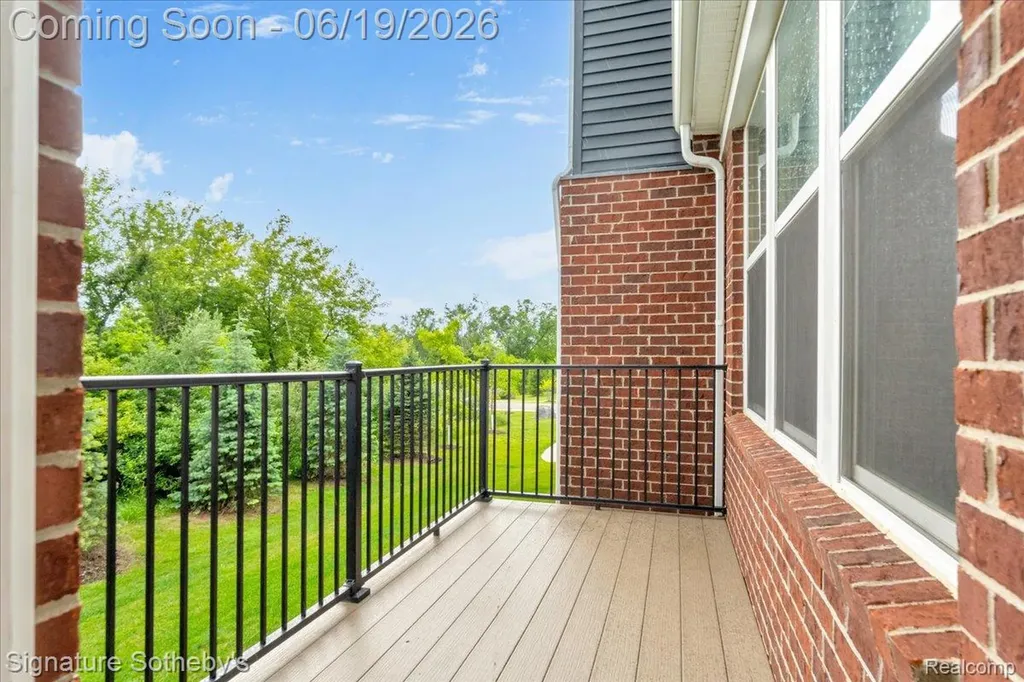 319 Strawberry Drive Rochester Hills City MI 48307