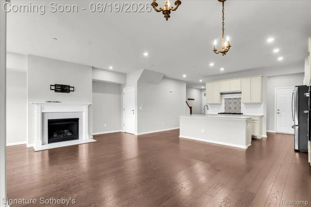 319 Strawberry Drive Rochester Hills City MI 48307