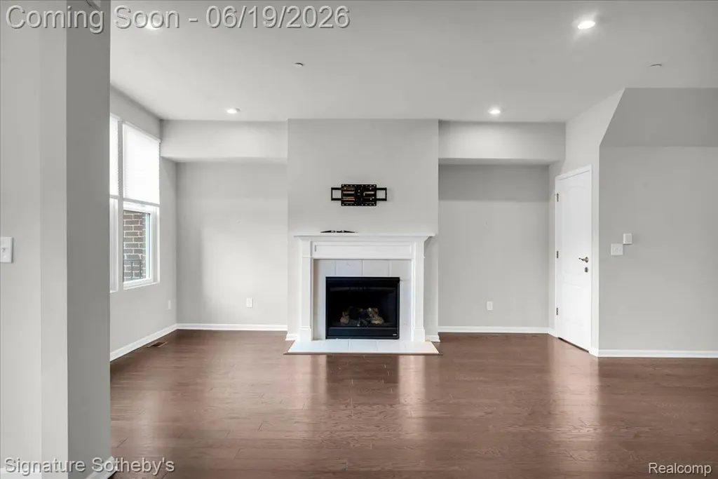 319 Strawberry Drive Rochester Hills City MI 48307
