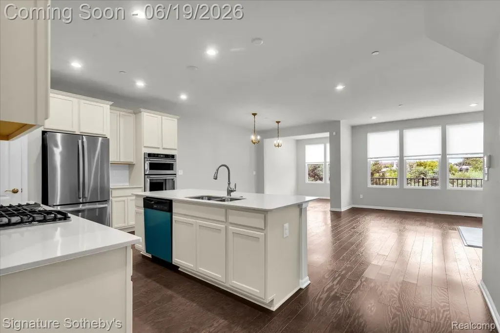 319 Strawberry Drive Rochester Hills City MI 48307