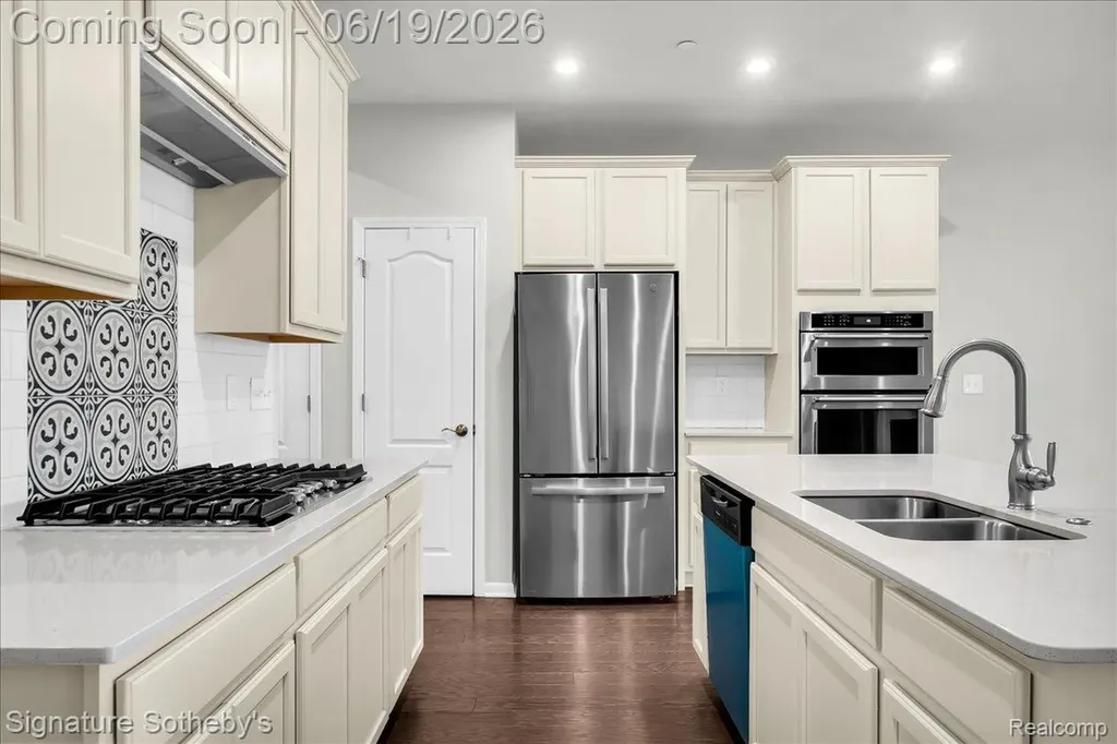 319 Strawberry Drive Rochester Hills City MI 48307
