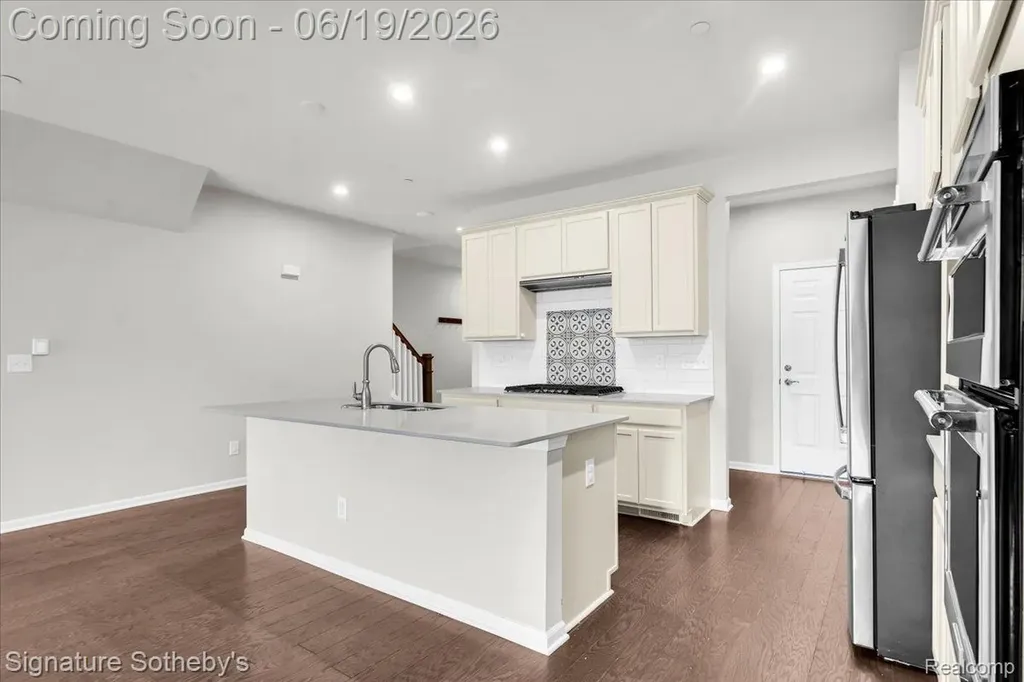 319 Strawberry Drive Rochester Hills City MI 48307
