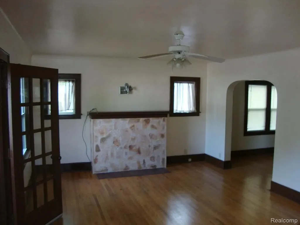 333 N Foster Avenue Lansing City MI 48912