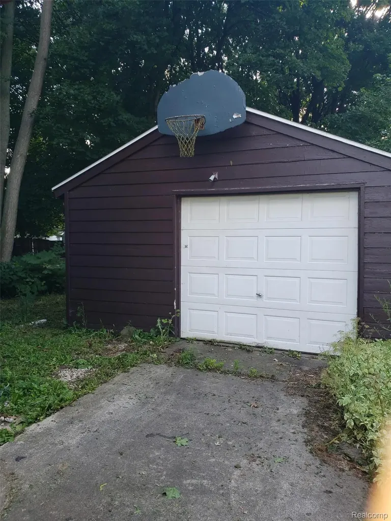 333 N Foster Avenue Lansing City MI 48912