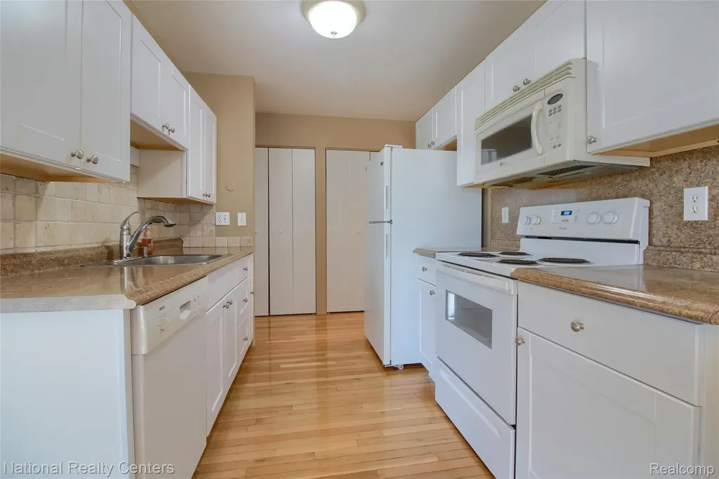 16547 Middlebelt Road Livonia City MI 48154