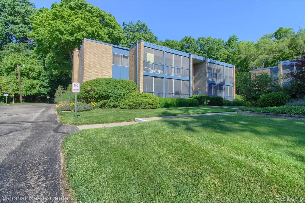16547 Middlebelt Road Livonia City MI 48154