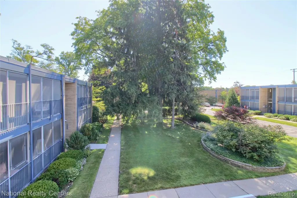16547 Middlebelt Road Livonia City MI 48154