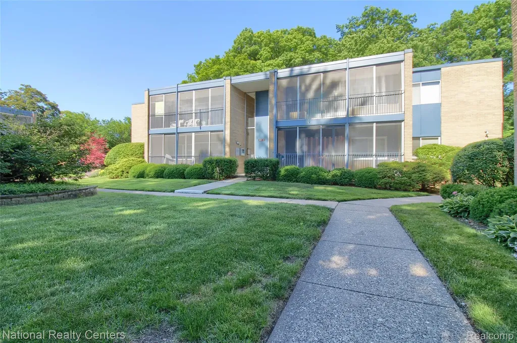 16547 Middlebelt Road Livonia City MI 48154