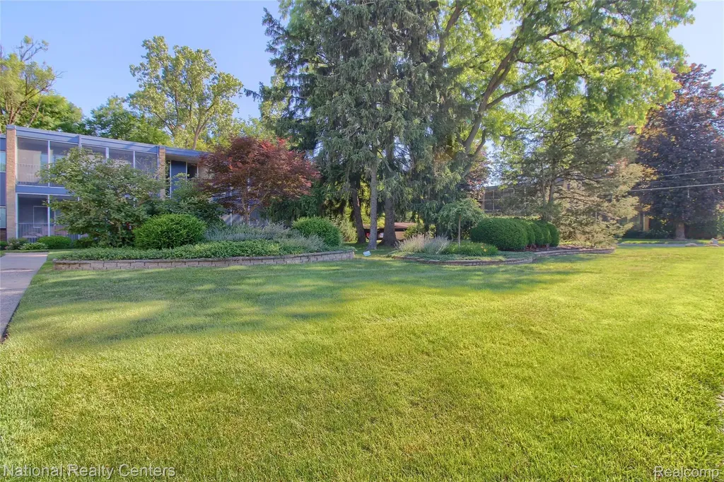 16547 Middlebelt Road Livonia City MI 48154