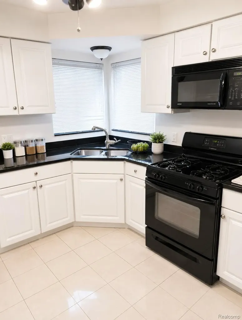 9356 Riverview Redford Charter Township MI 48239