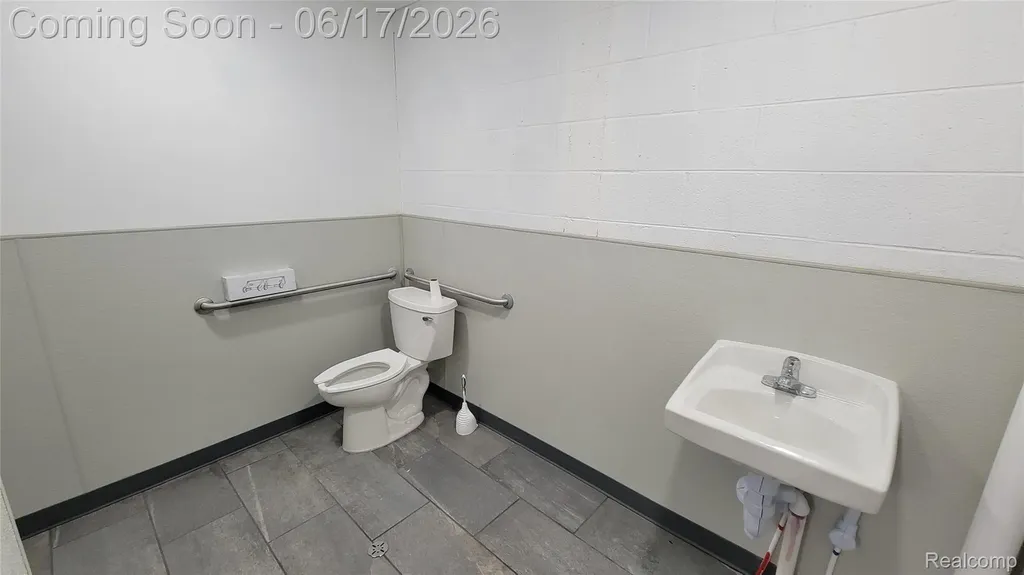 16749, 16755 & 16771 Middlebelt Road Livonia City MI 48154