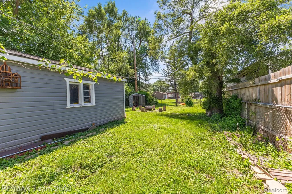 7415 Gilman Street Westland City MI 48185