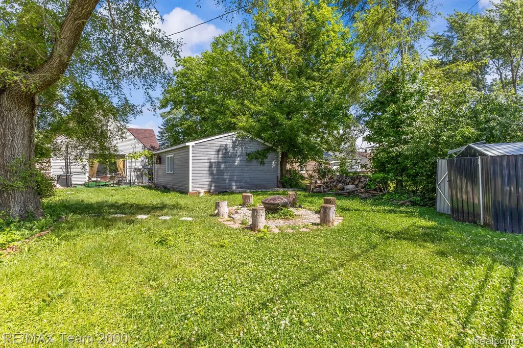 7415 Gilman Street Westland City MI 48185