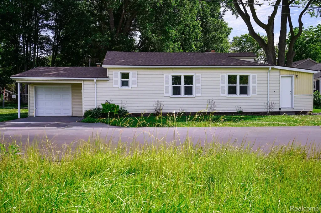 36807 Jefferson Avenue Harrison Charter Township MI 48045