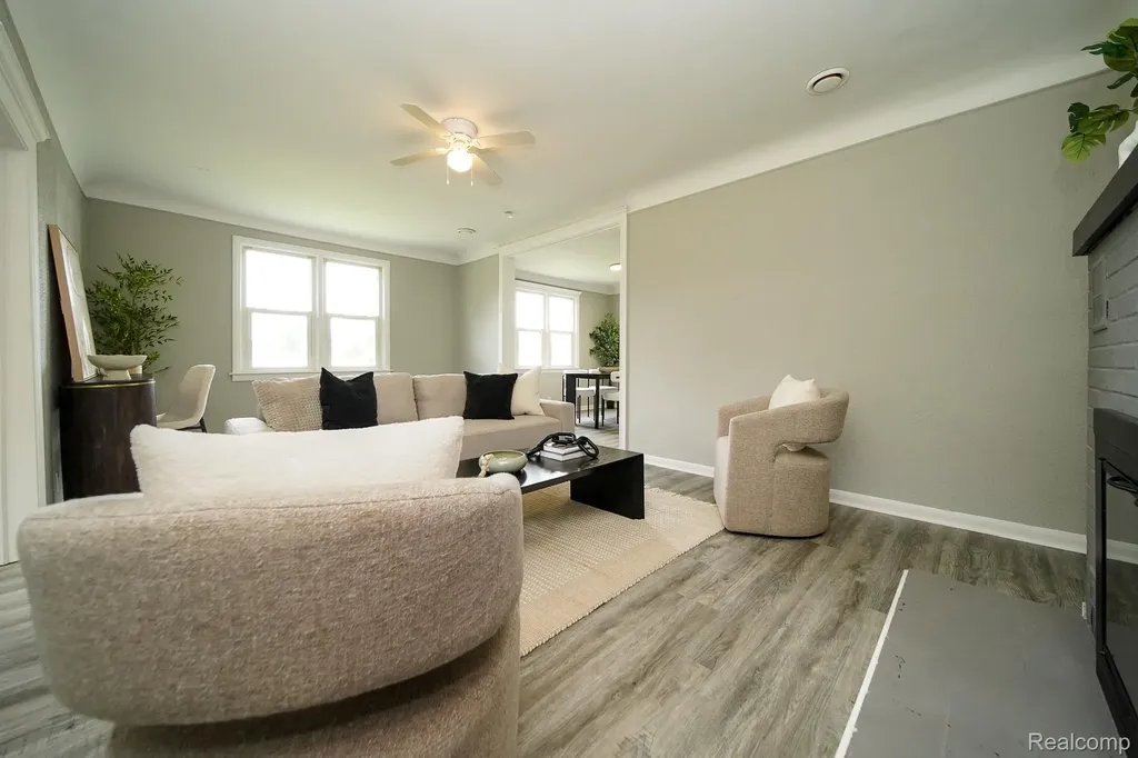 36807 Jefferson Avenue Harrison Charter Township MI 48045