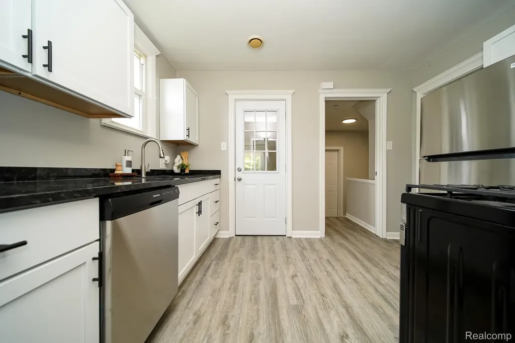 36807 Jefferson Avenue Harrison Charter Township MI 48045