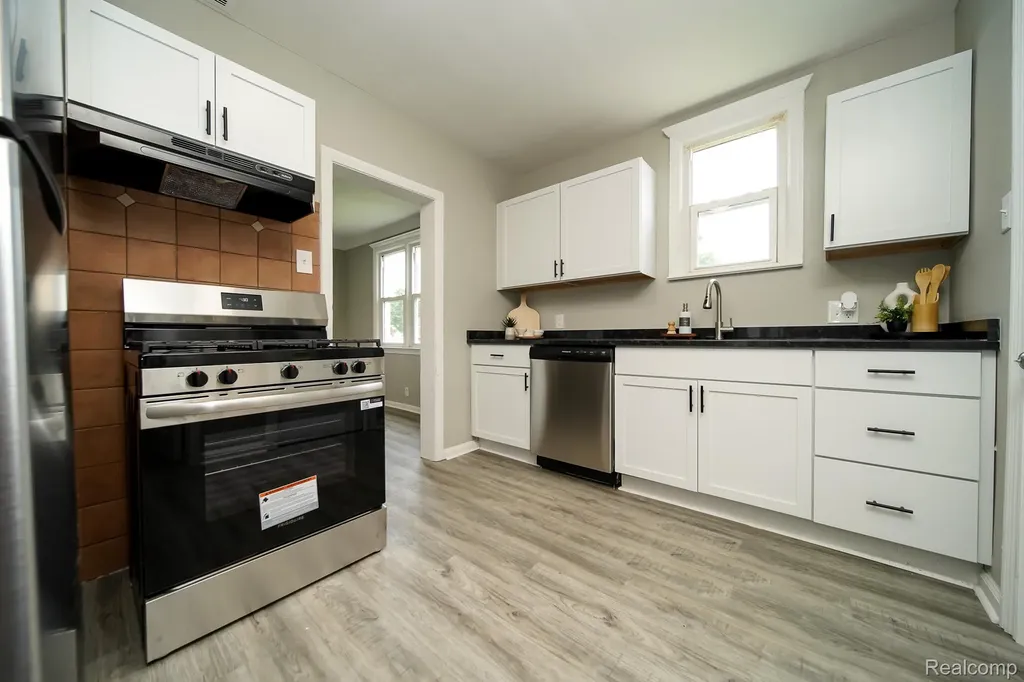 36807 Jefferson Avenue Harrison Charter Township MI 48045