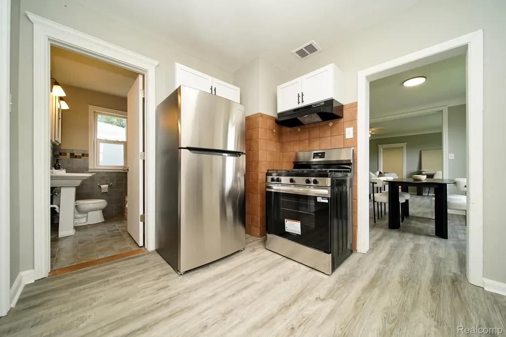 36807 Jefferson Avenue Harrison Charter Township MI 48045