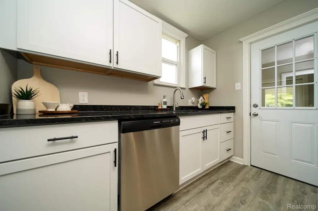 36807 Jefferson Avenue Harrison Charter Township MI 48045