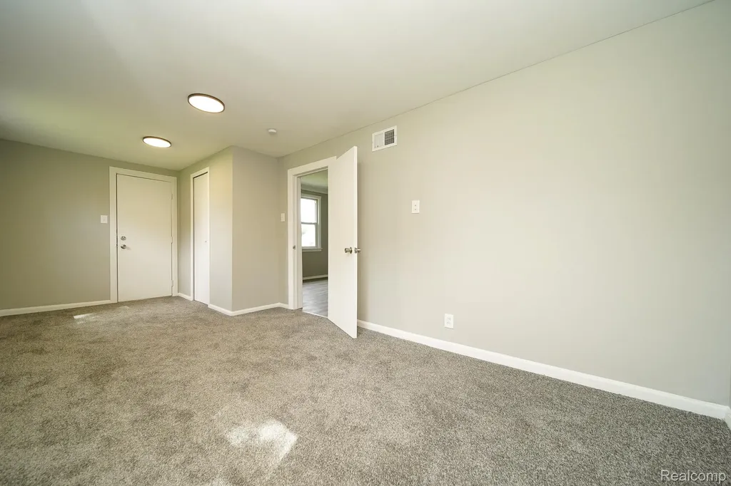 36807 Jefferson Avenue Harrison Charter Township MI 48045