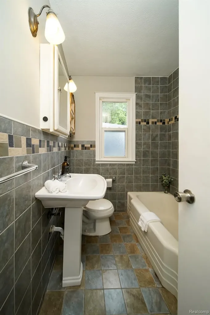 36807 Jefferson Avenue Harrison Charter Township MI 48045