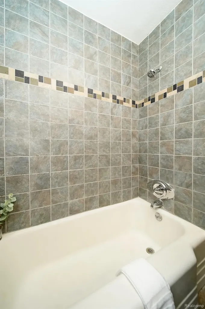 36807 Jefferson Avenue Harrison Charter Township MI 48045