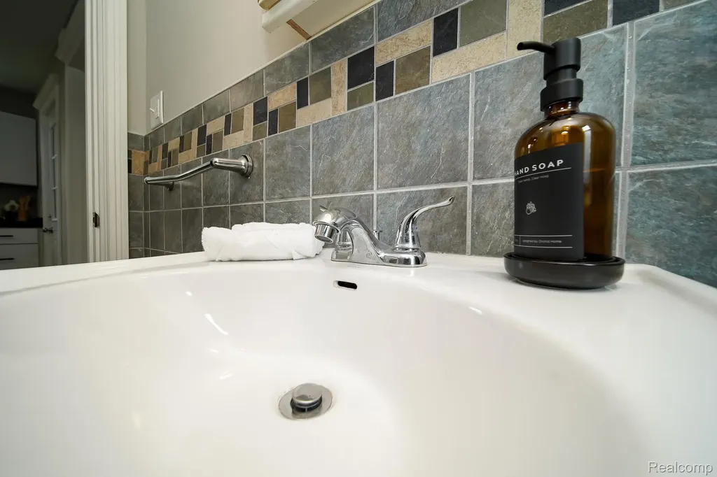 36807 Jefferson Avenue Harrison Charter Township MI 48045