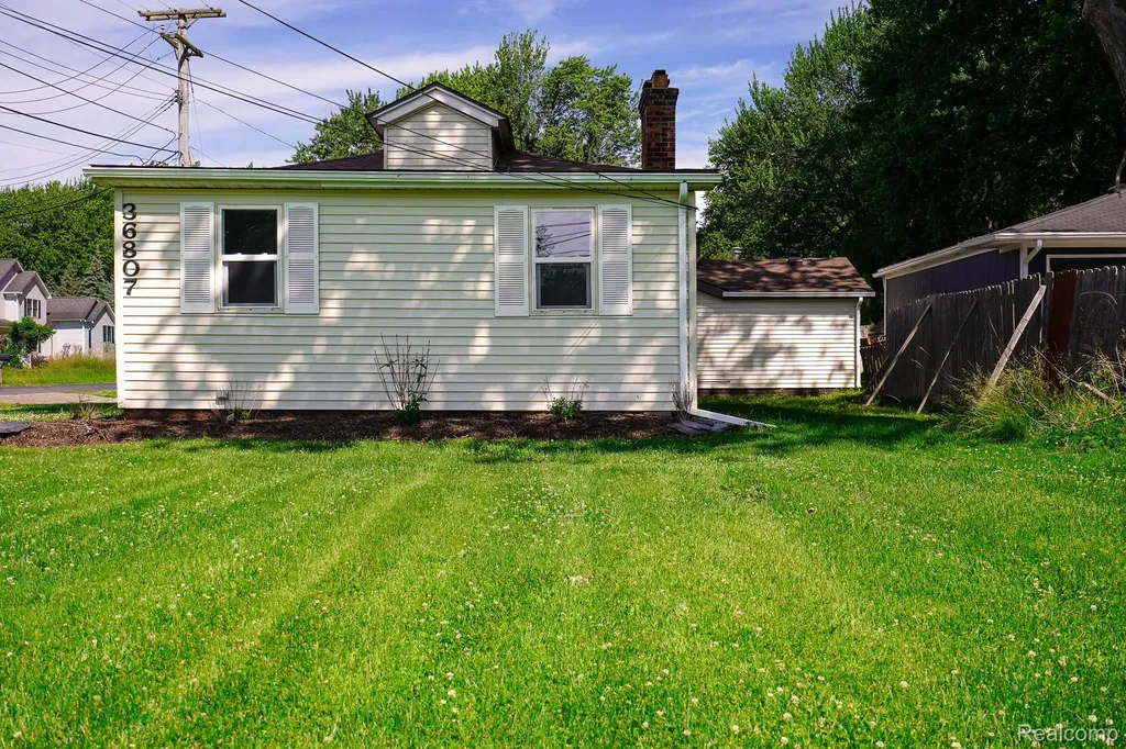 36807 Jefferson Avenue Harrison Charter Township MI 48045