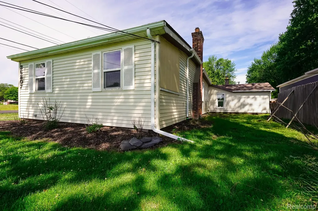 36807 Jefferson Avenue Harrison Charter Township MI 48045