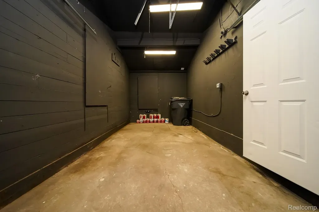 36807 Jefferson Avenue Harrison Charter Township MI 48045
