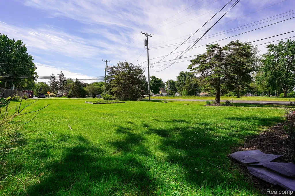 36807 Jefferson Avenue Harrison Charter Township MI 48045