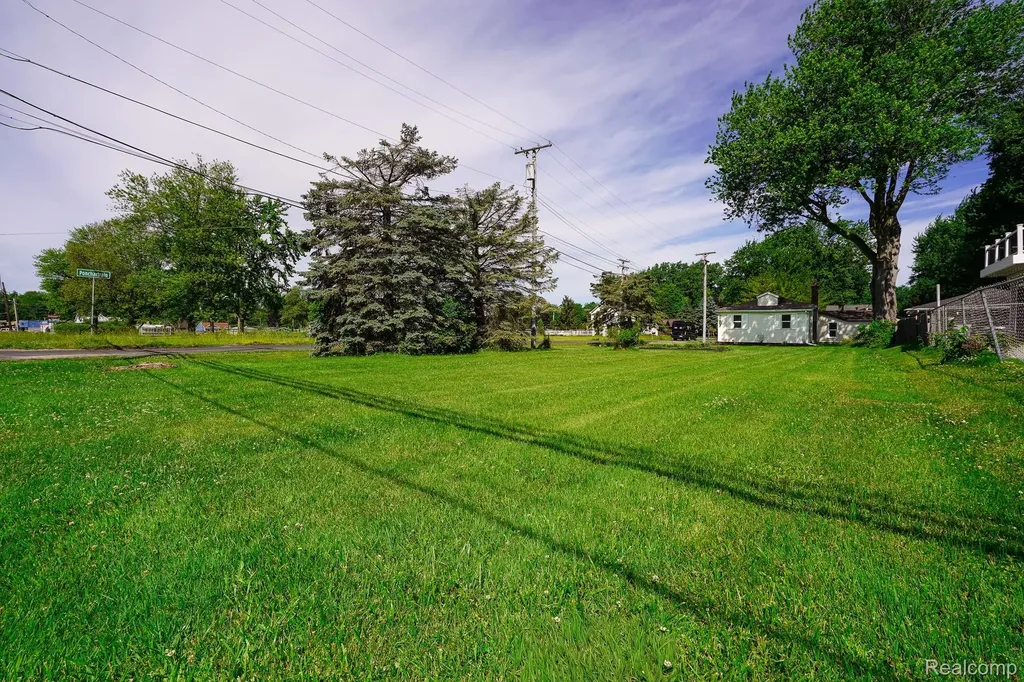36807 Jefferson Avenue Harrison Charter Township MI 48045