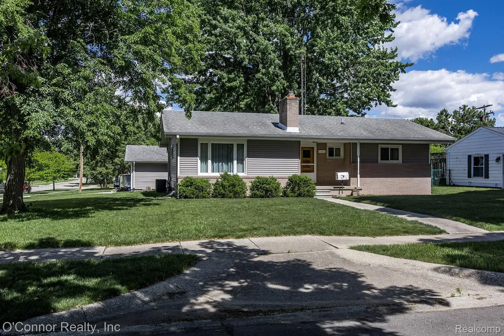 905 Virginia Avenue Marysville City MI 48040