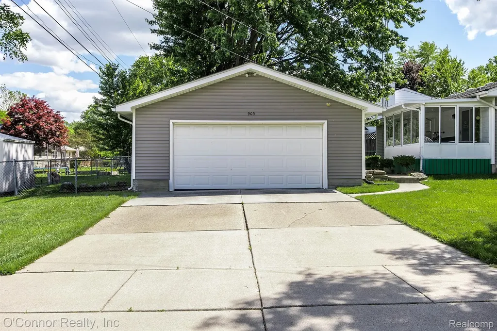 905 Virginia Avenue Marysville City MI 48040