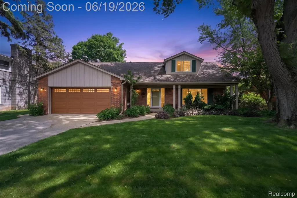19780 Edshire Lane Grosse Pointe Woods City MI 48236