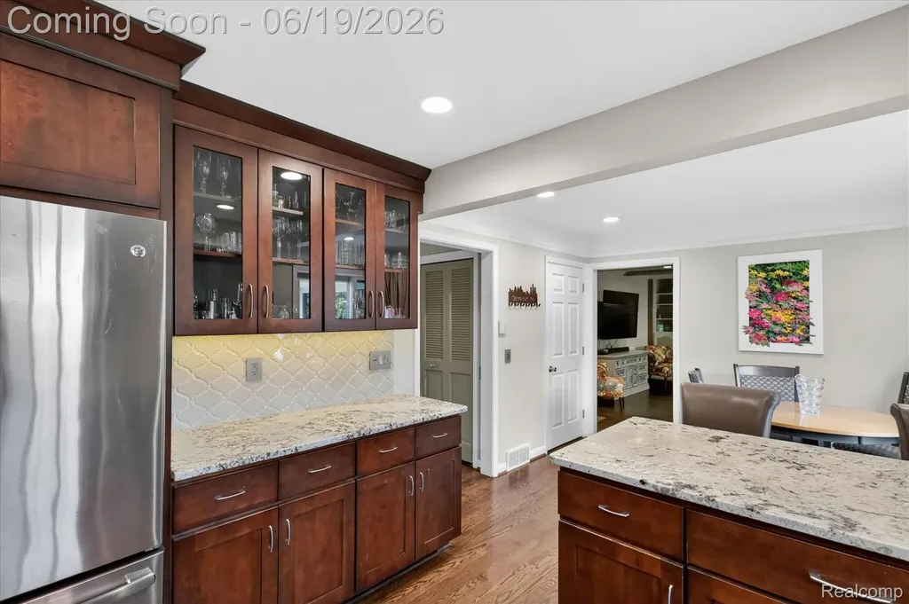 19780 Edshire Lane Grosse Pointe Woods City MI 48236