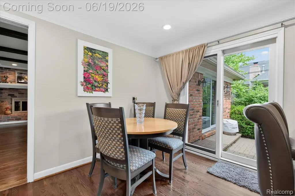 19780 Edshire Lane Grosse Pointe Woods City MI 48236