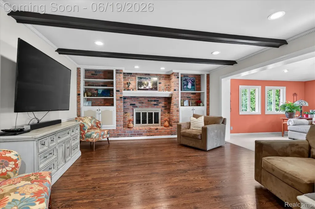 19780 Edshire Lane Grosse Pointe Woods City MI 48236